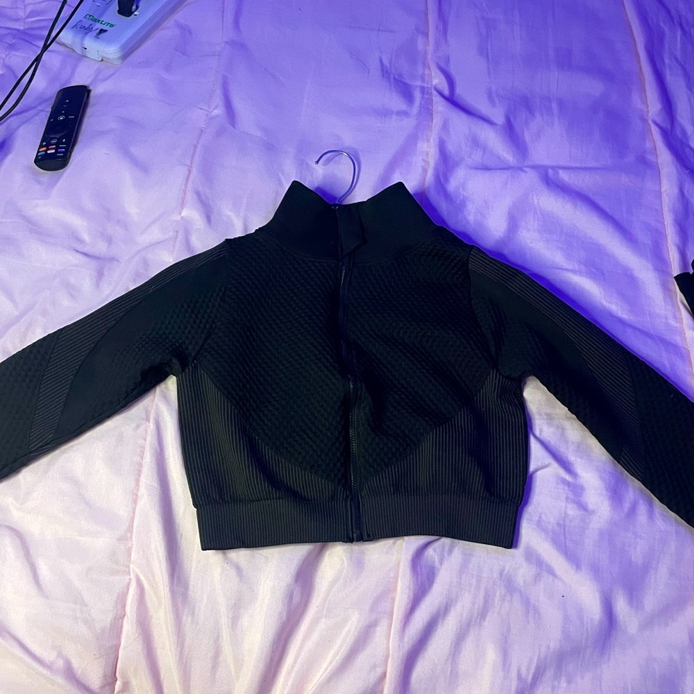 Hello I’m selling this long sleeve turtle neck